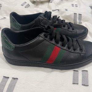 Black Gucci Sneakers 💗